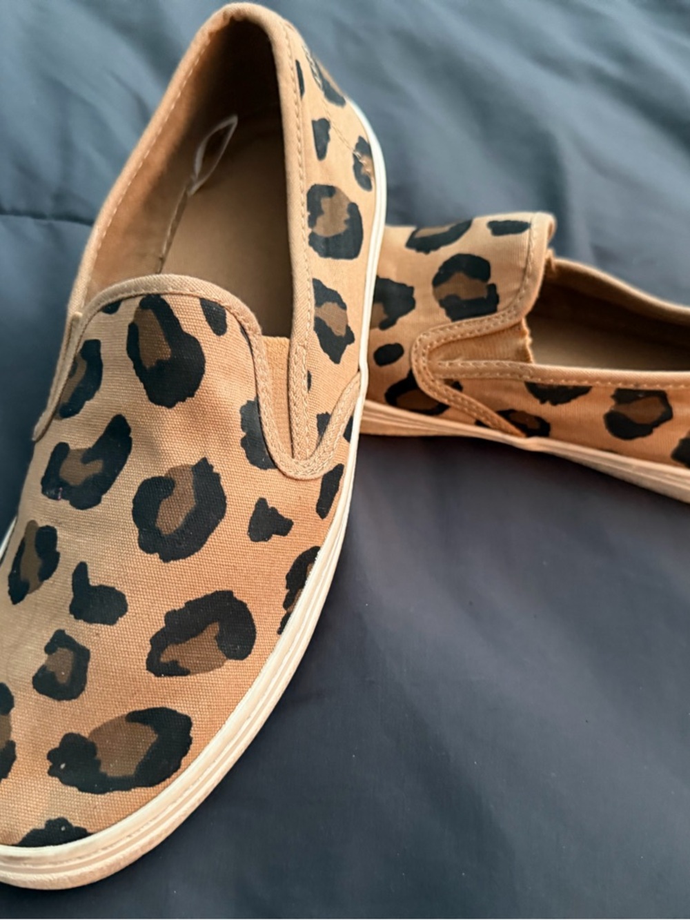 Leopard Print Slip-On Sneakers for Women - Tan/Black. SZ 8 - Picture 3 of 4